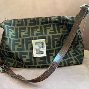 Fendi hobo medium size comes with COA